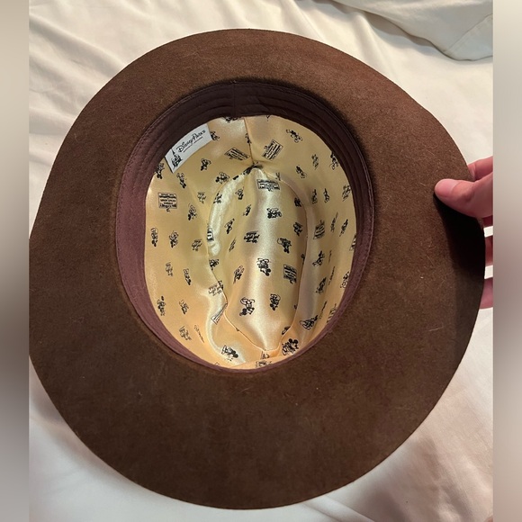 Disney Parks “Walt Disneys Fedora Replica” - Picture 3 of 6